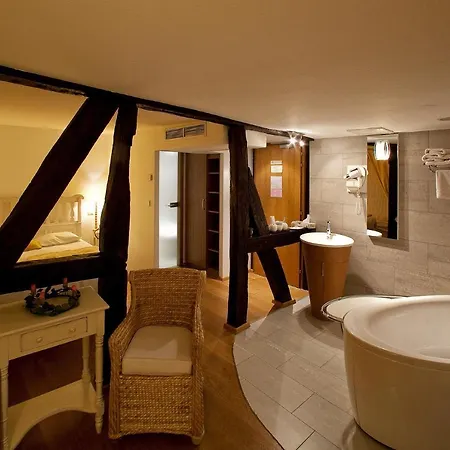 Saint Laurent Hotel